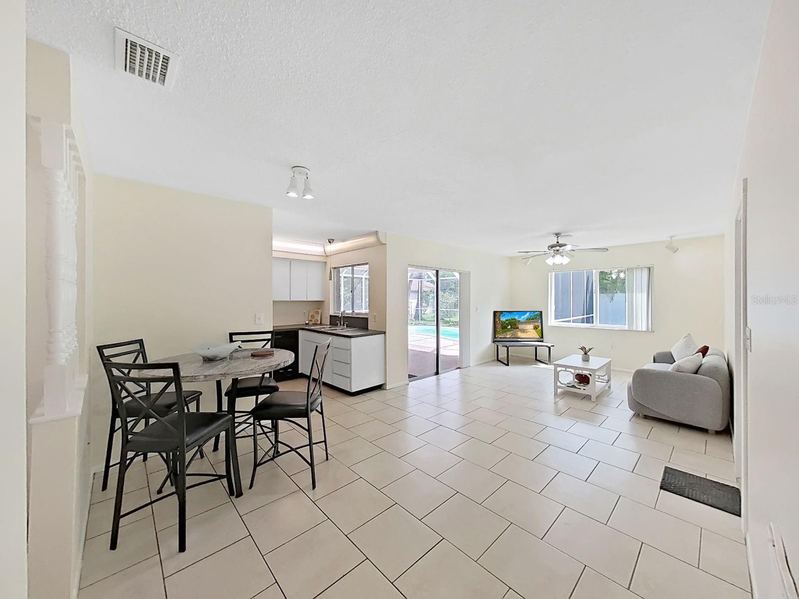 Dinette/Family Rooms