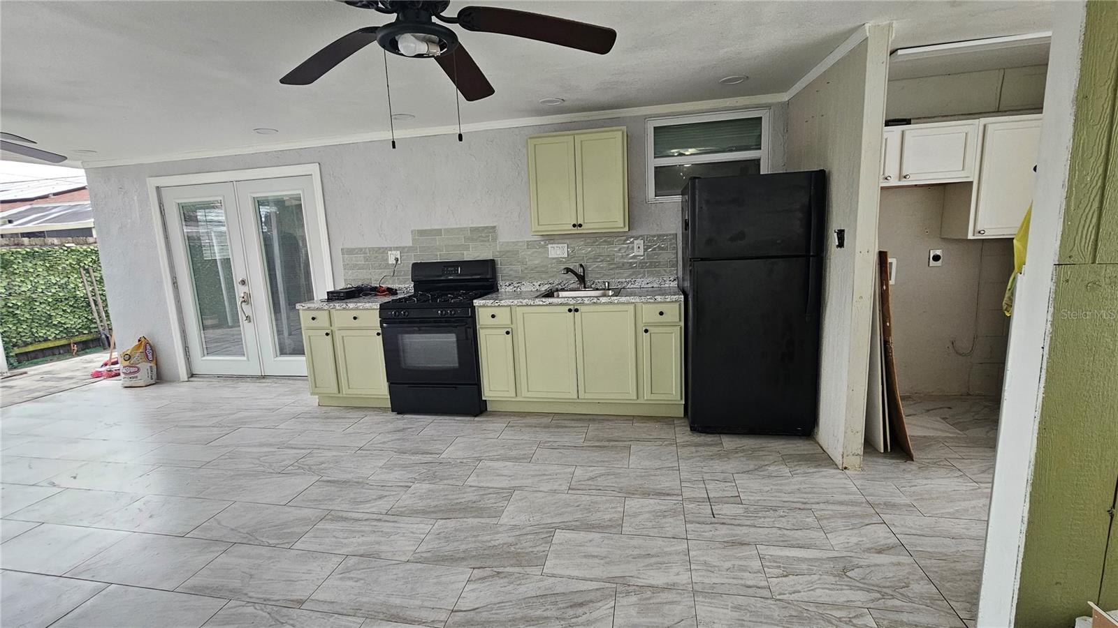 Lanai & Outdoor Kitchen