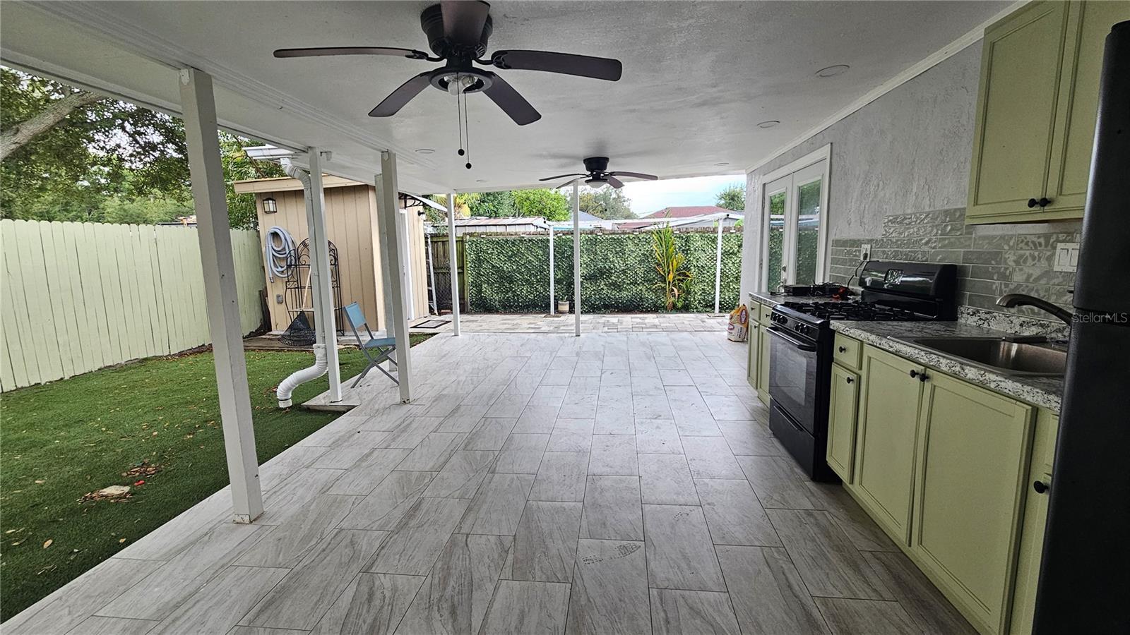 Lanai & Outdoor Kitchen