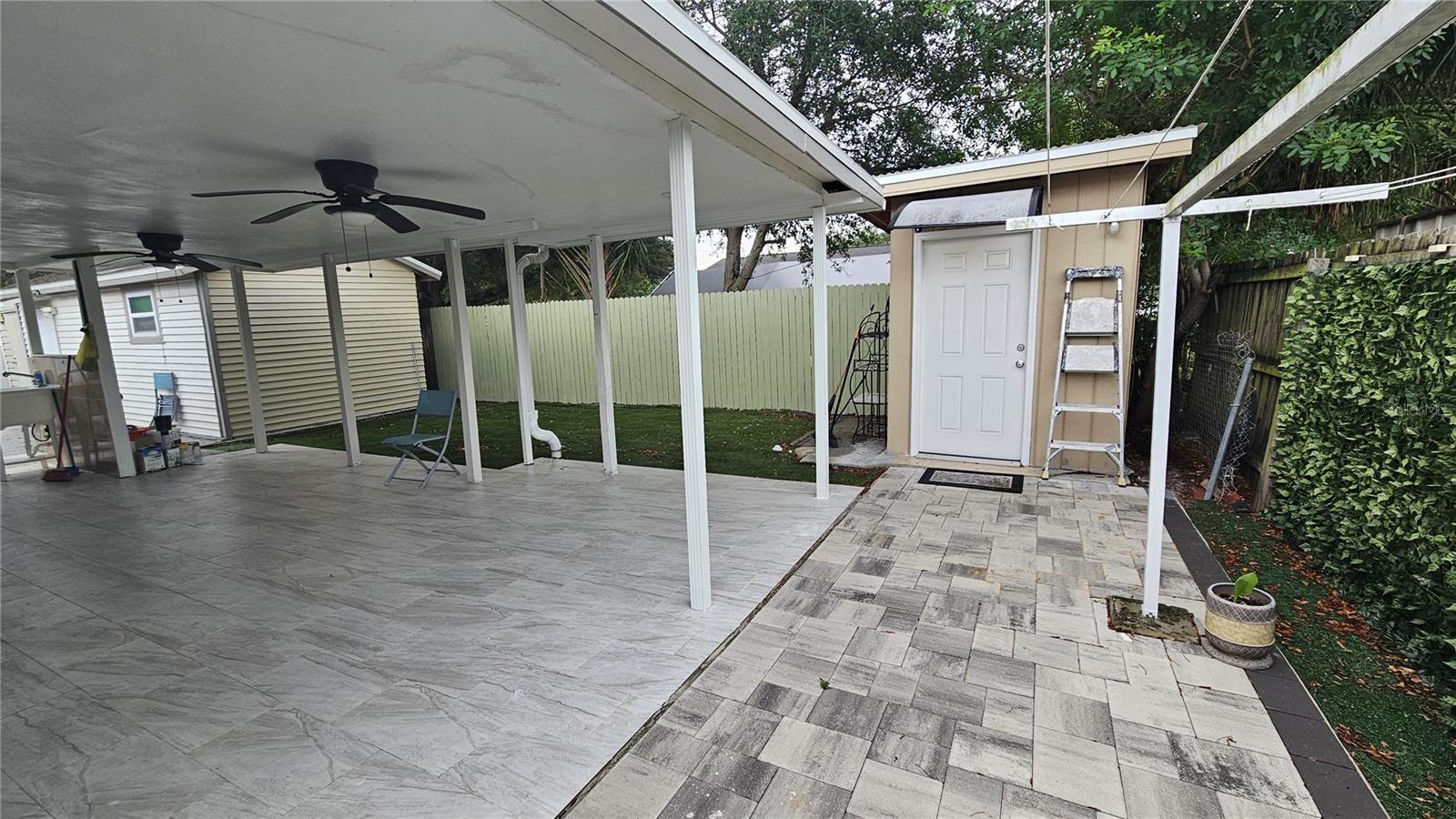 1/2 Bath outdoors