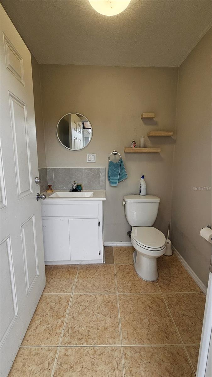 1/2 Bath outdoors
