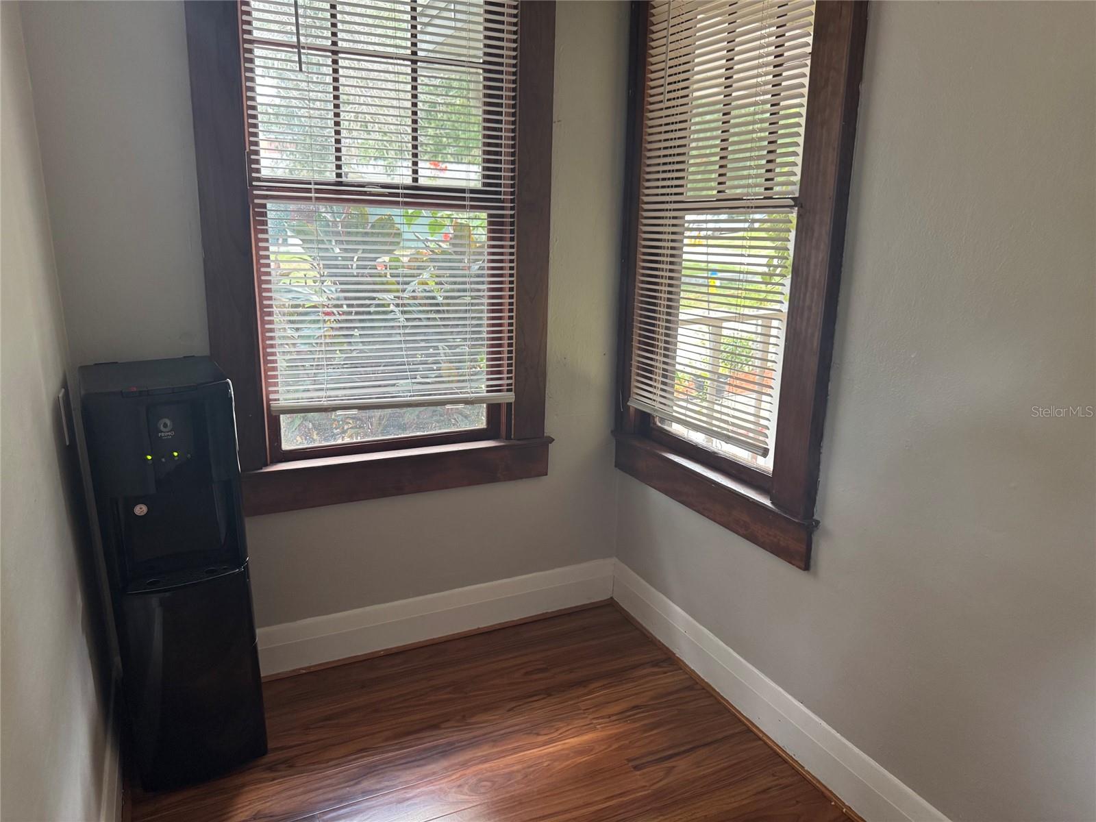 Alcove/Breakfast Nook
