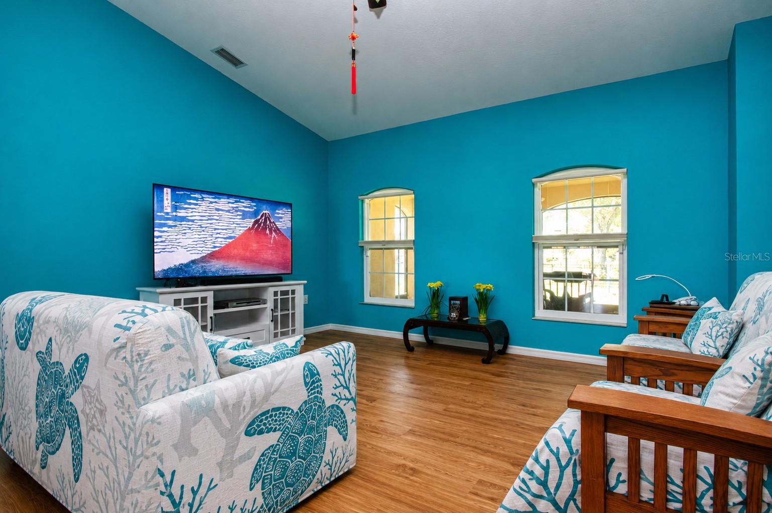 Laminate flooring throughout