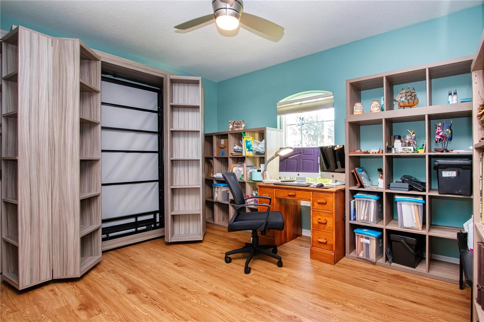 Murphy bed makes for a versatile home office space