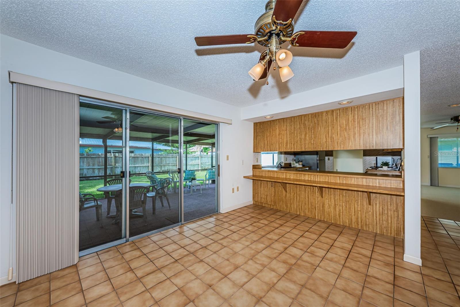 Dinette with sliders to the screened proch