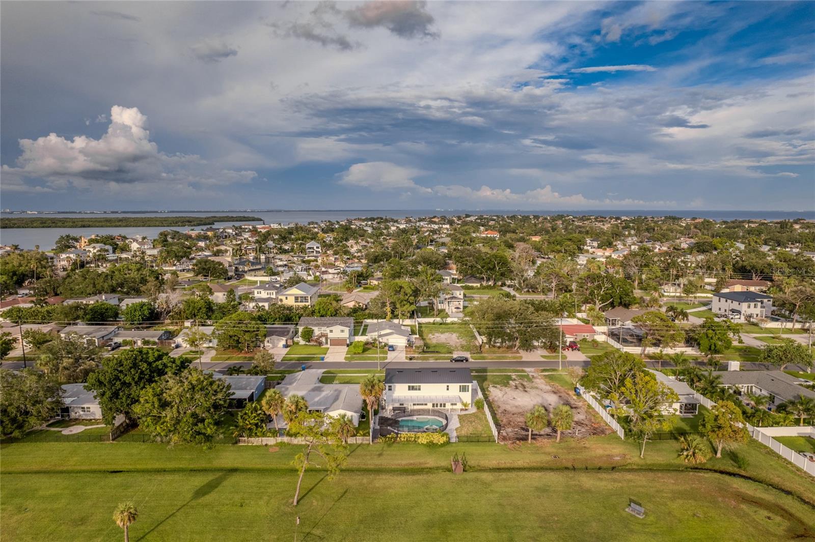 TB8531593