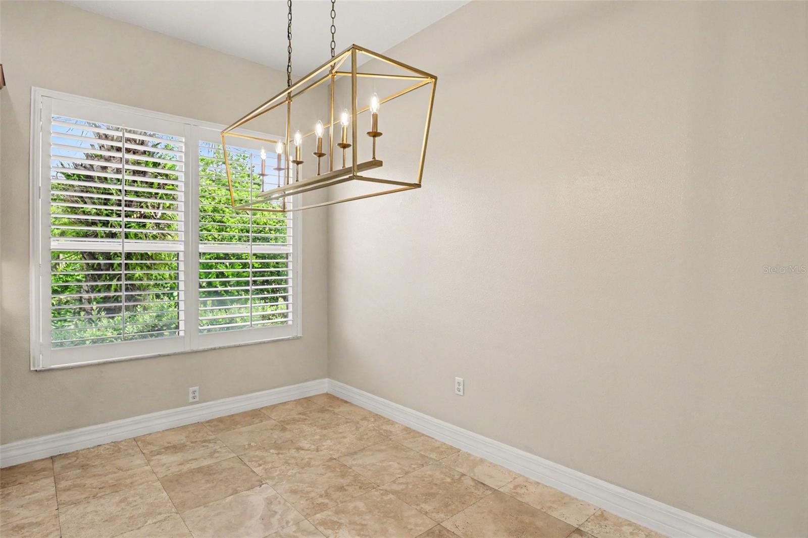 Kitchen dining area