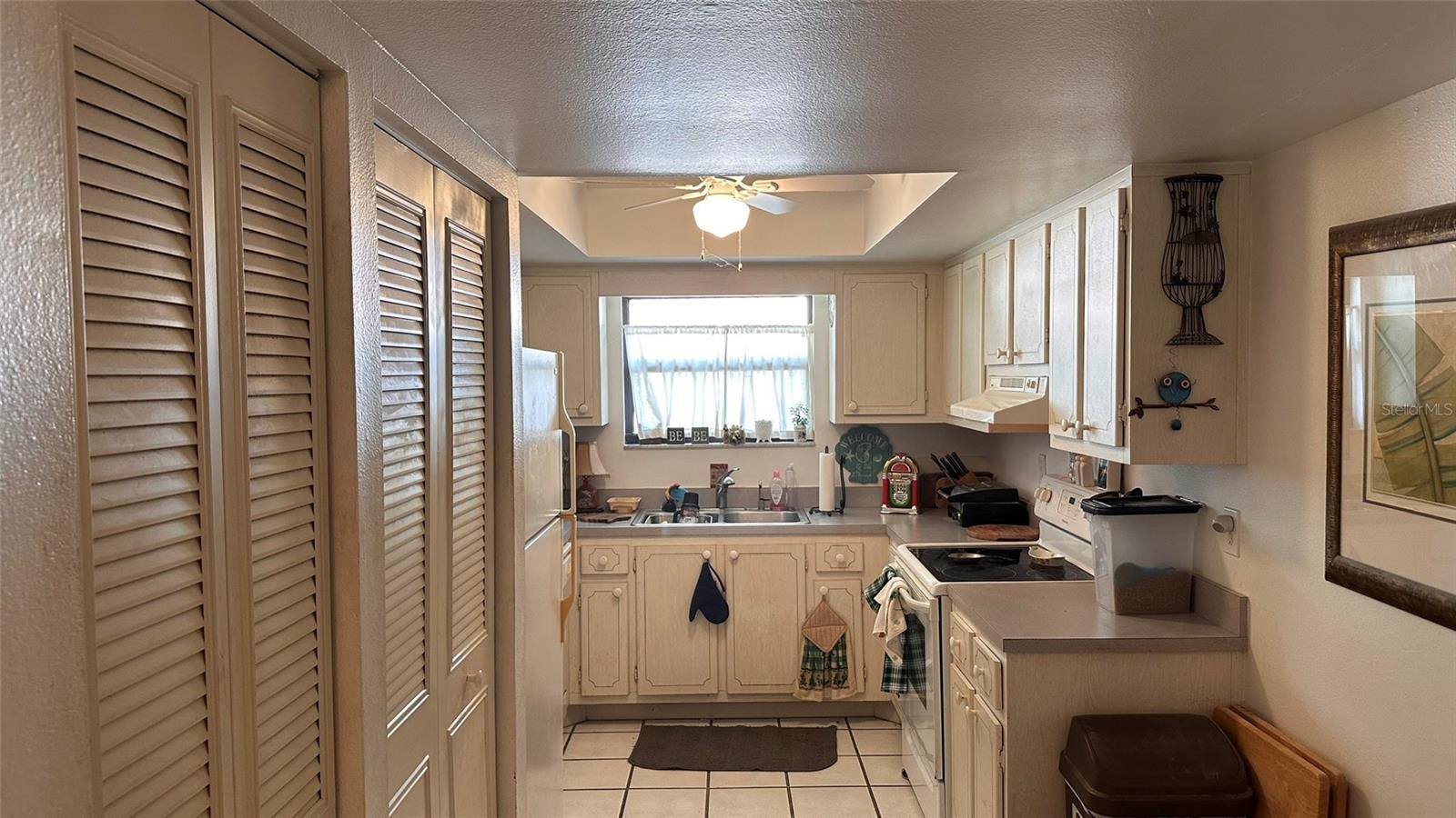 Kitchen with space for eat in table