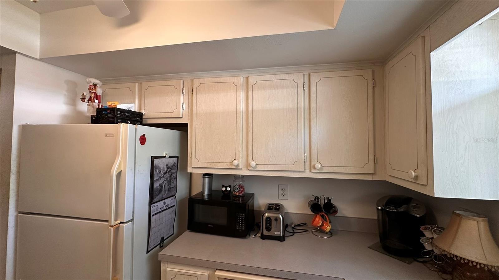 Kitchen. End unit Window!