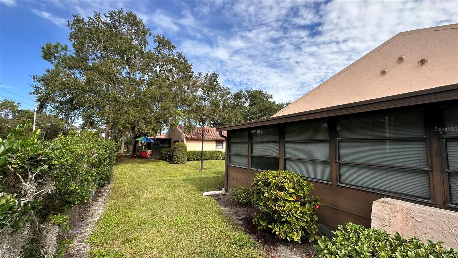 Windows oversize Patio Rear