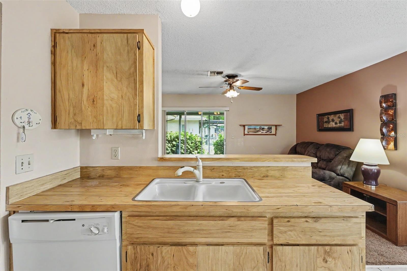 TB8531896