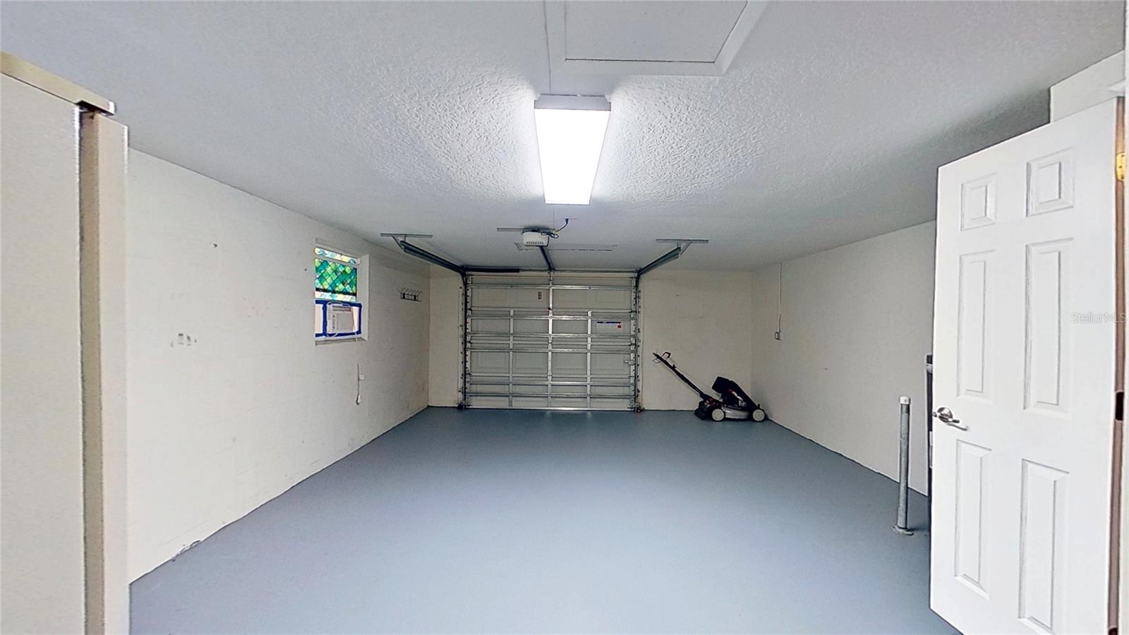 Oversized Garage. Window AC & Lawn Mower convey