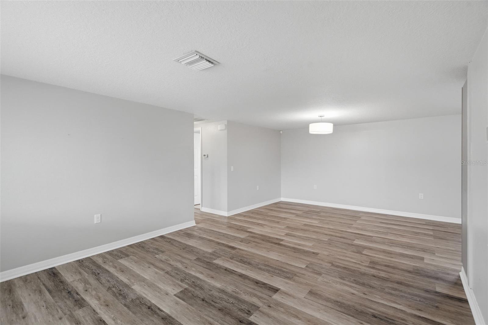 Living & Dining Room - Lovely, comfortable open floor plan