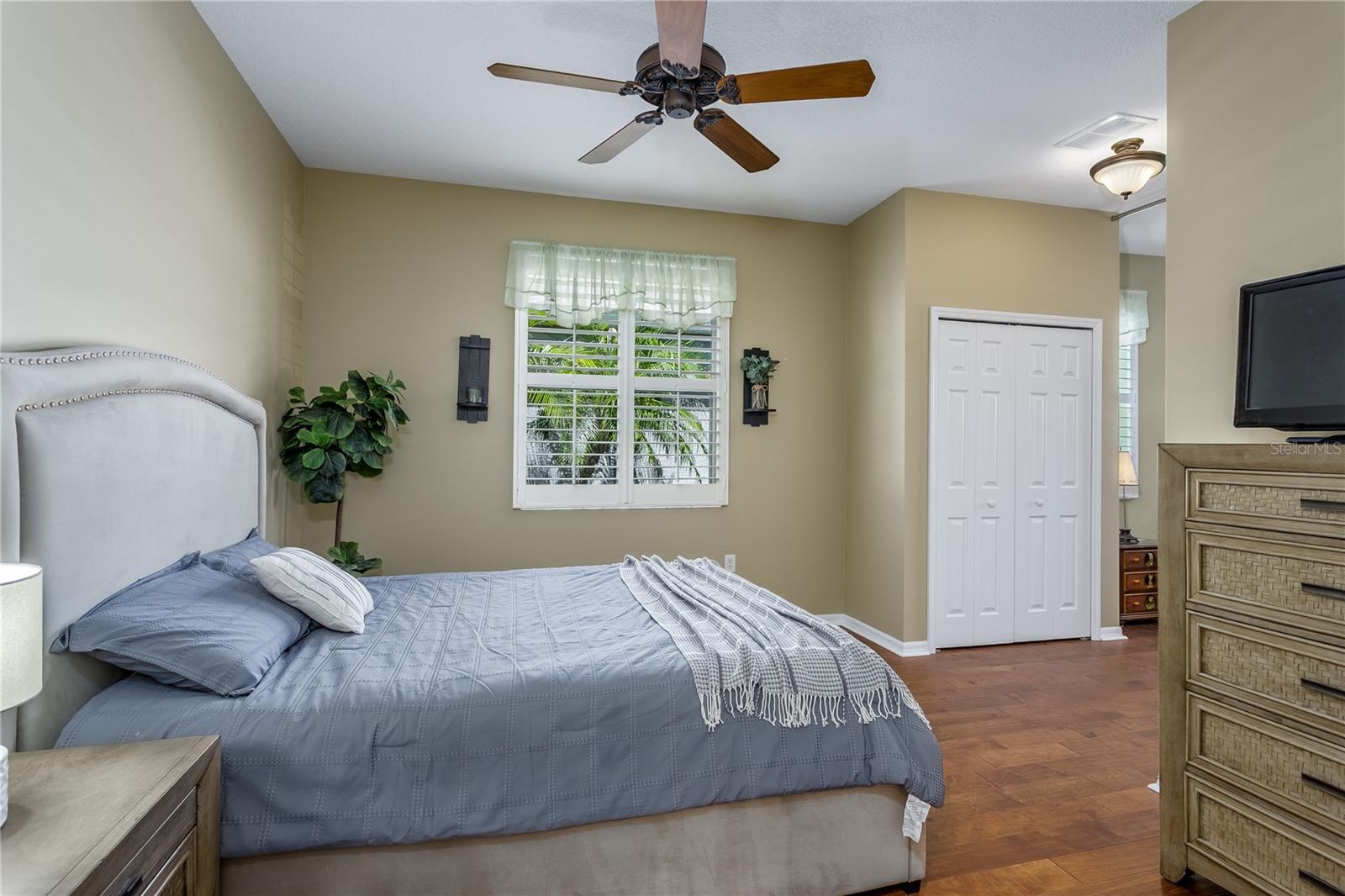 Guest bedroom