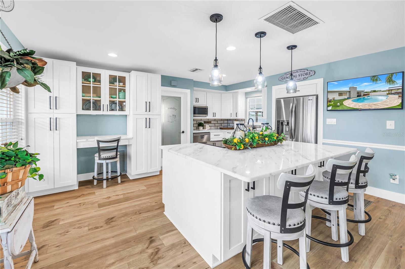 Kitchen/Dining Area