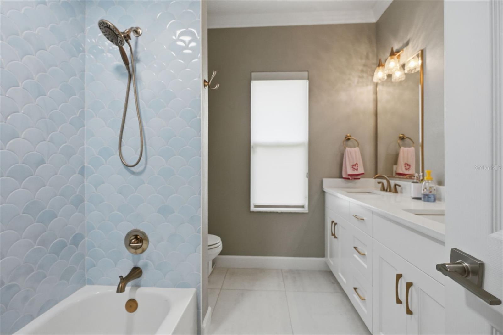 BATHROOM 2
