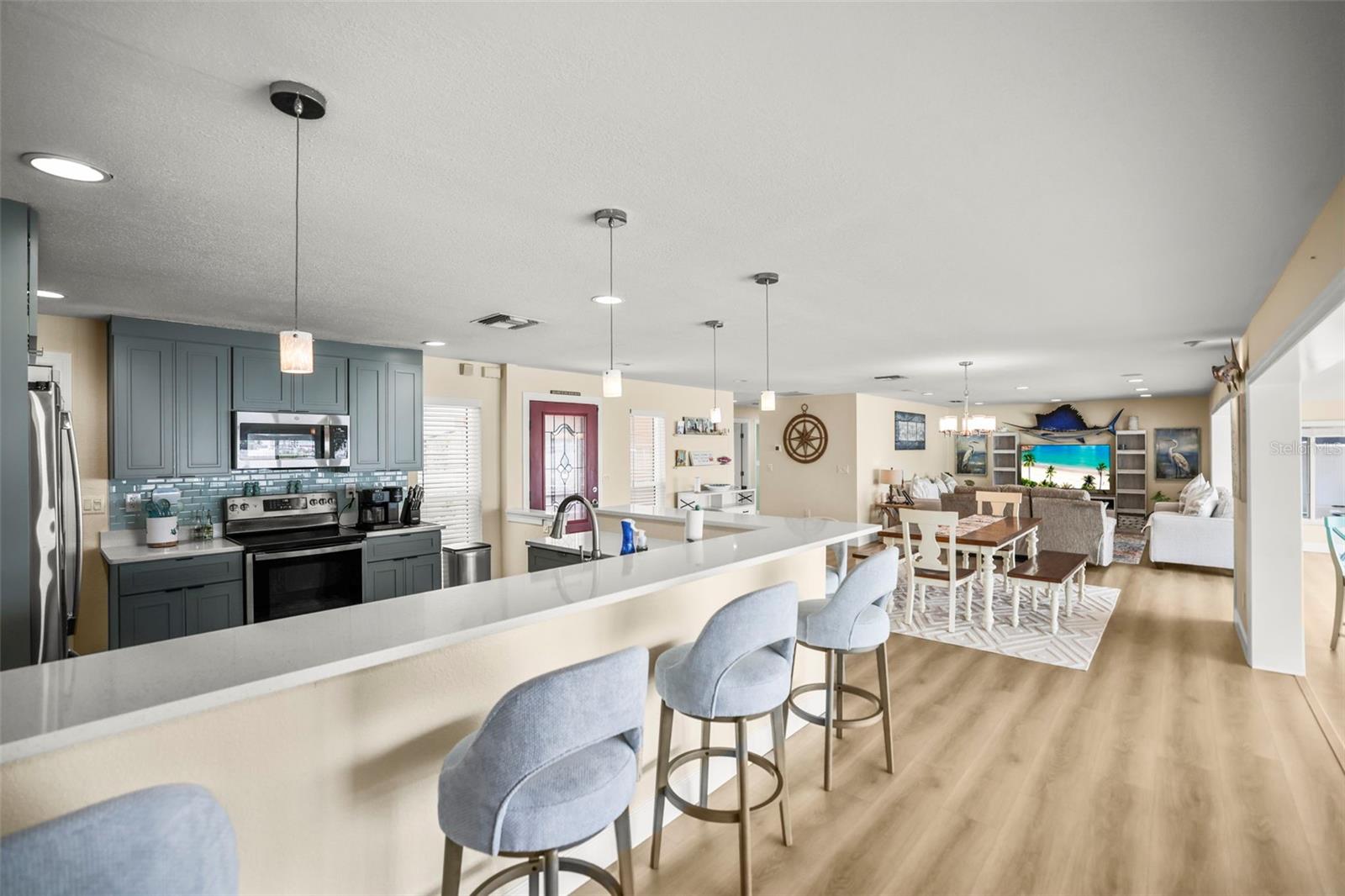 Kitchen breakfast bar.