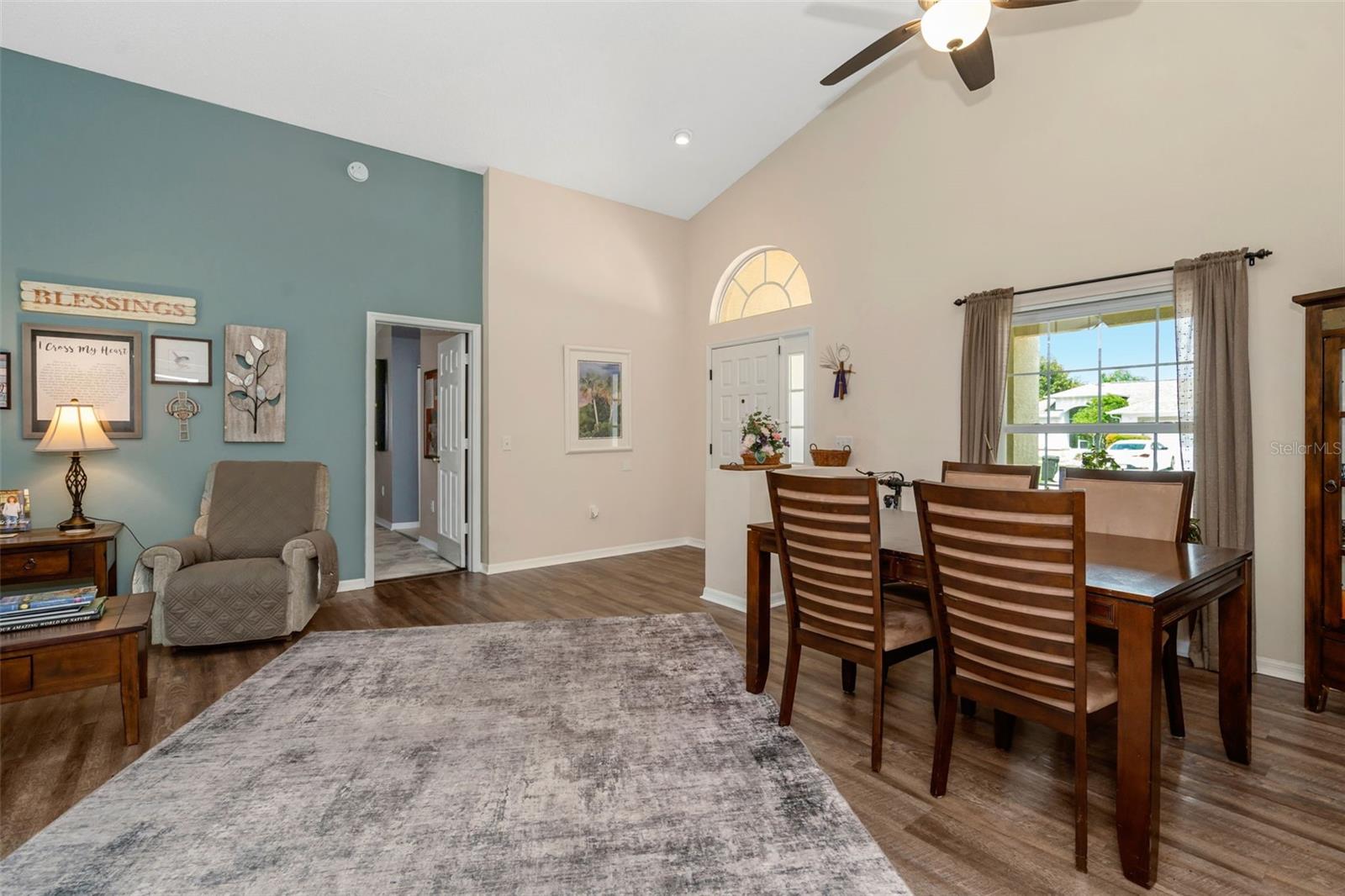 Dining/Formal Living Room