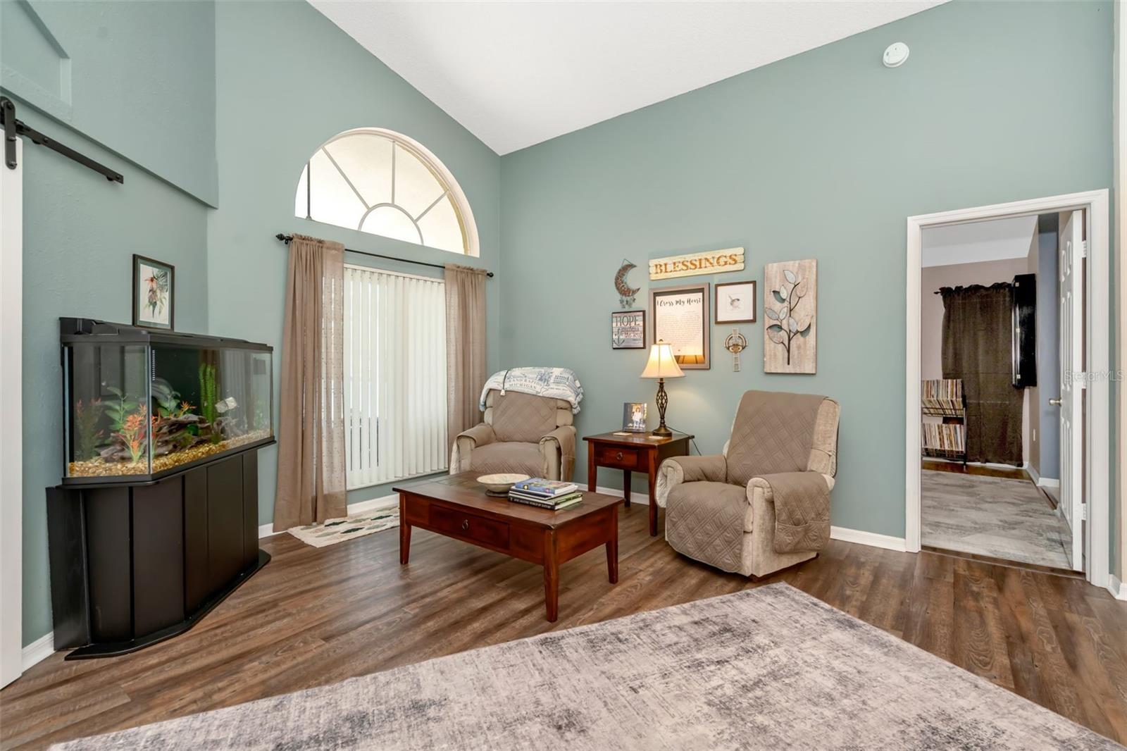 Dining/Formal Living Room