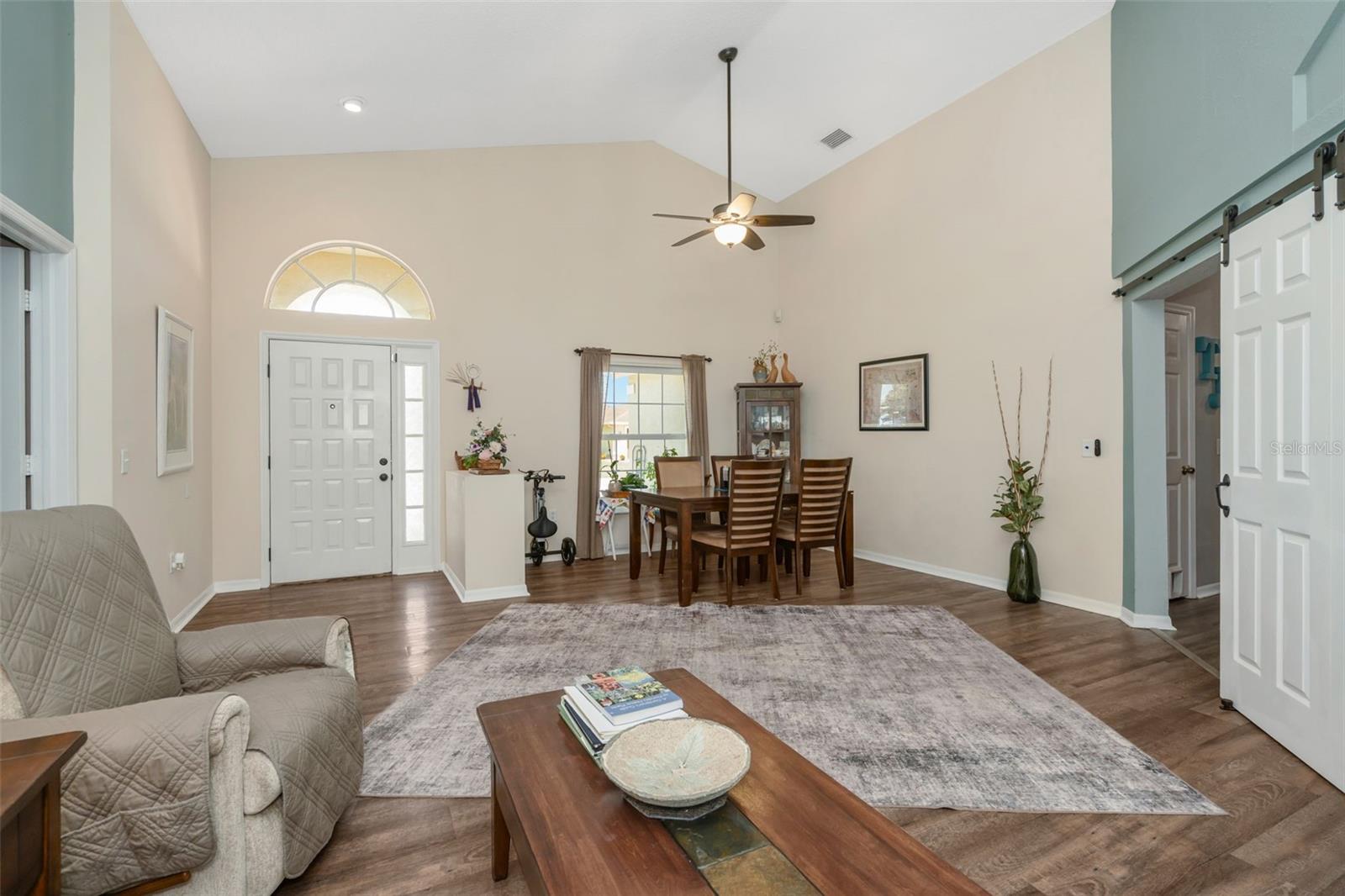 Dining/Formal Living Room