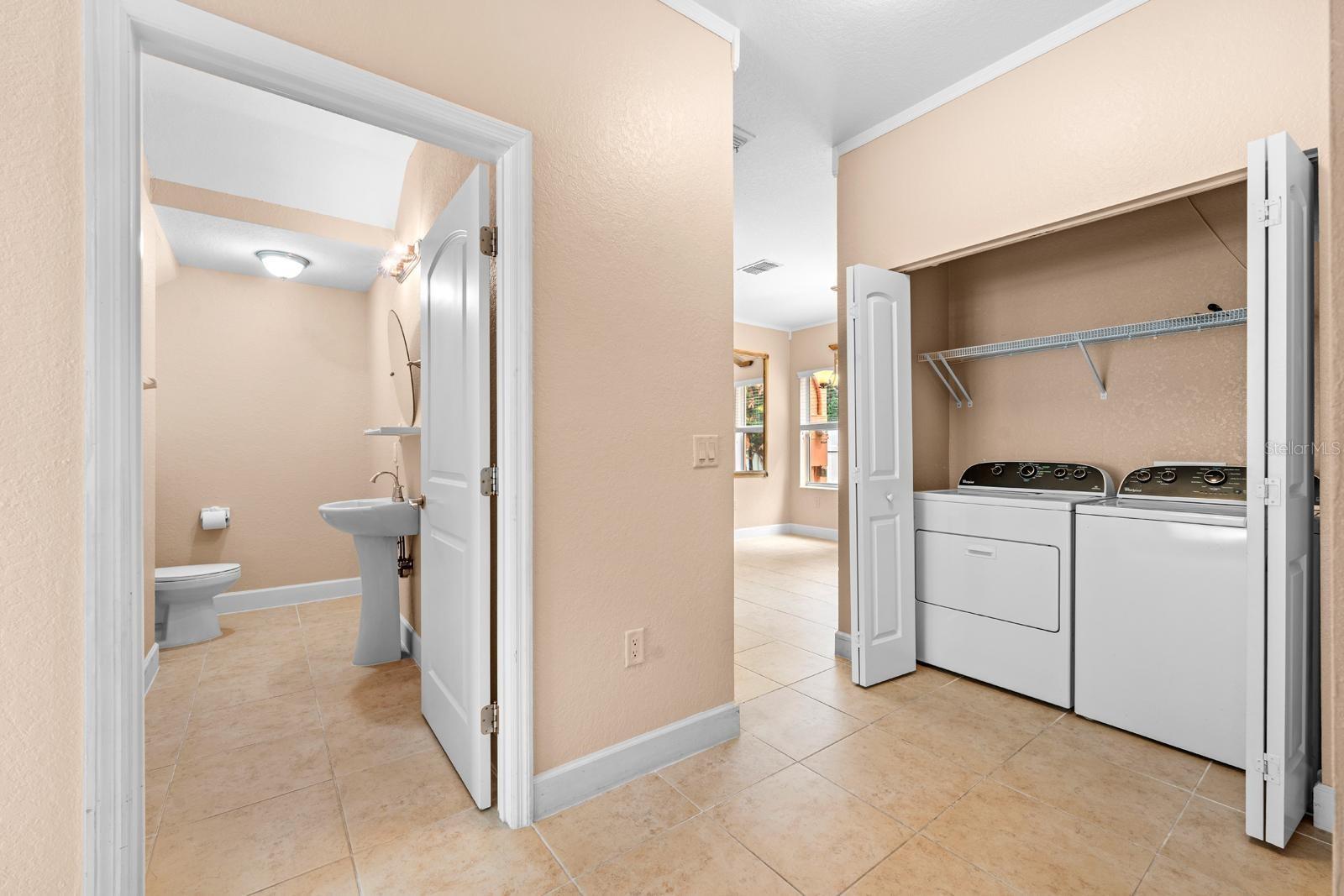 TB8532183