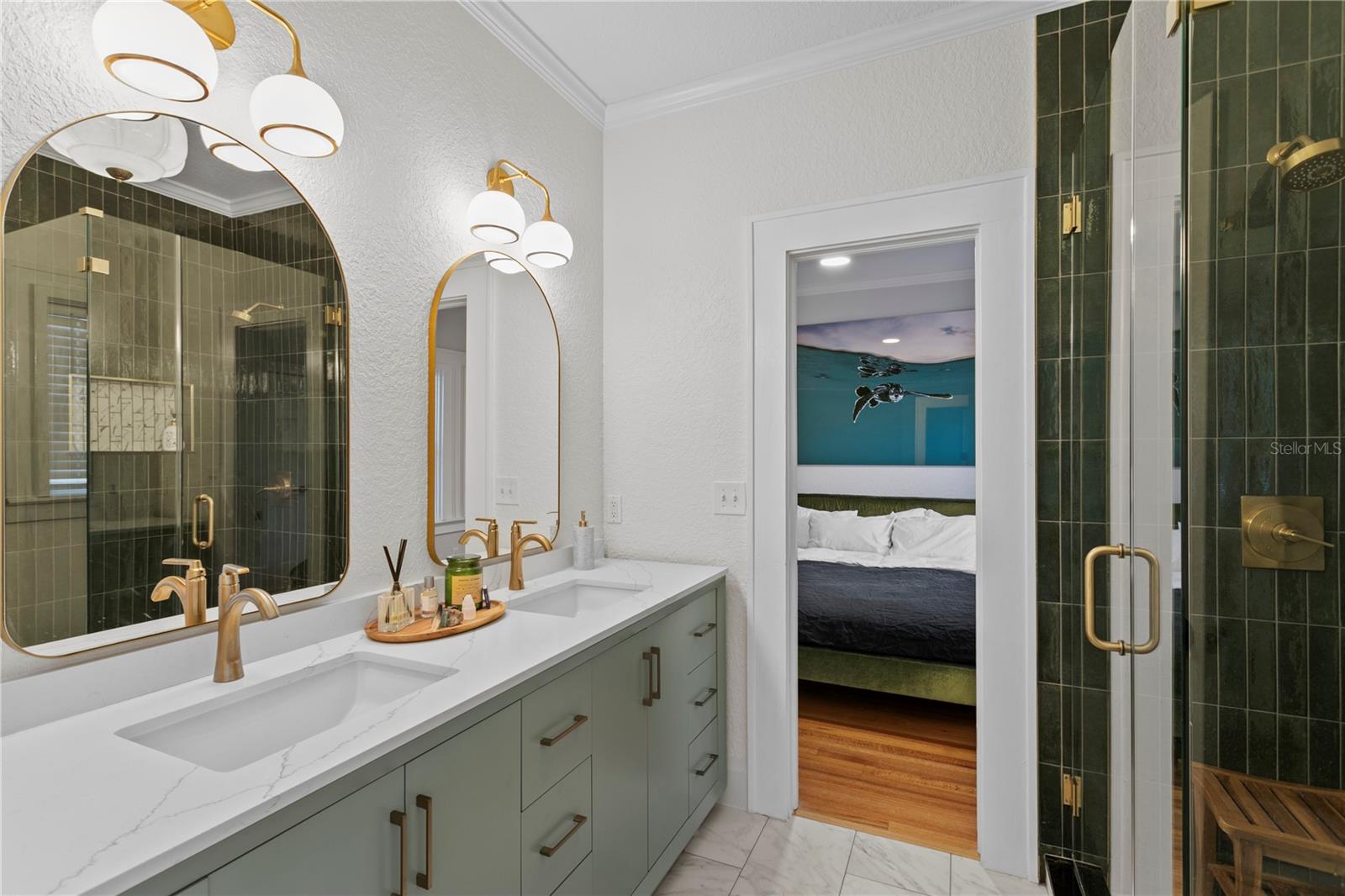 Coach House Full Bath