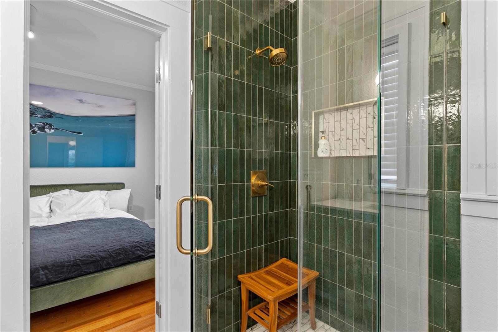Coach House Full Bath