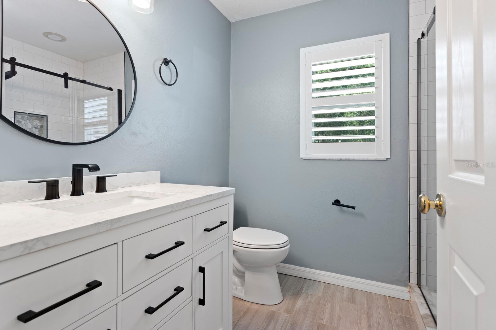 Upstairs En Suite Bathroom