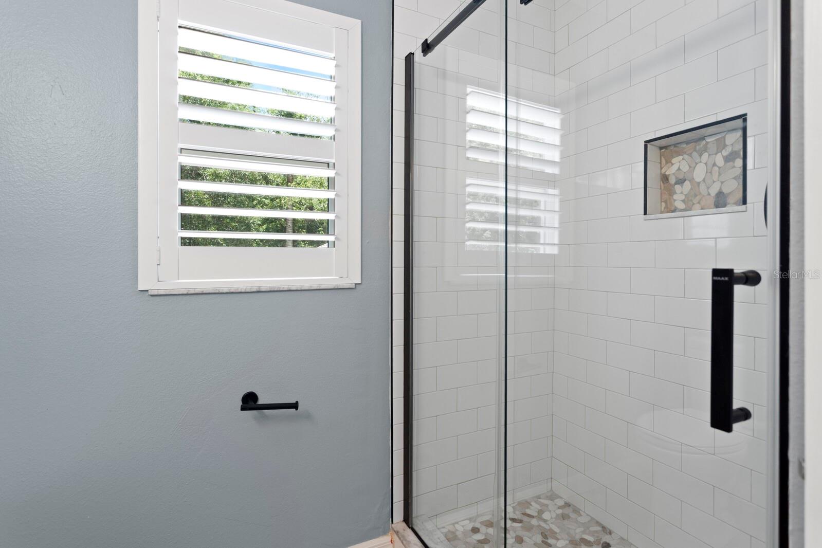 Upstairs En Suite Bathroom