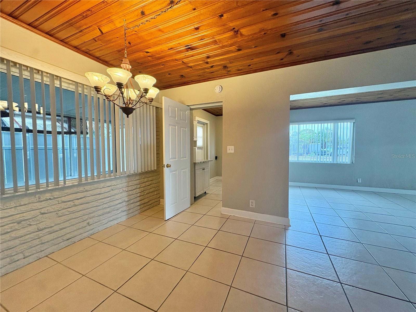 Entry to laundry room
