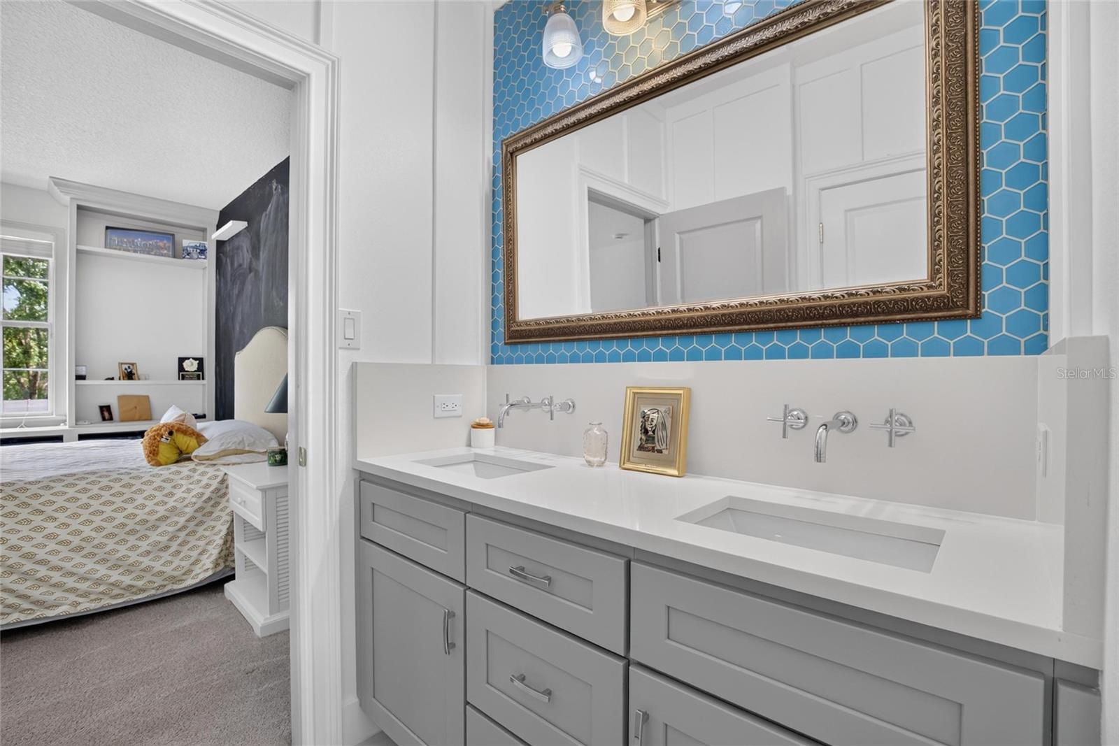 Jack & Jill bath