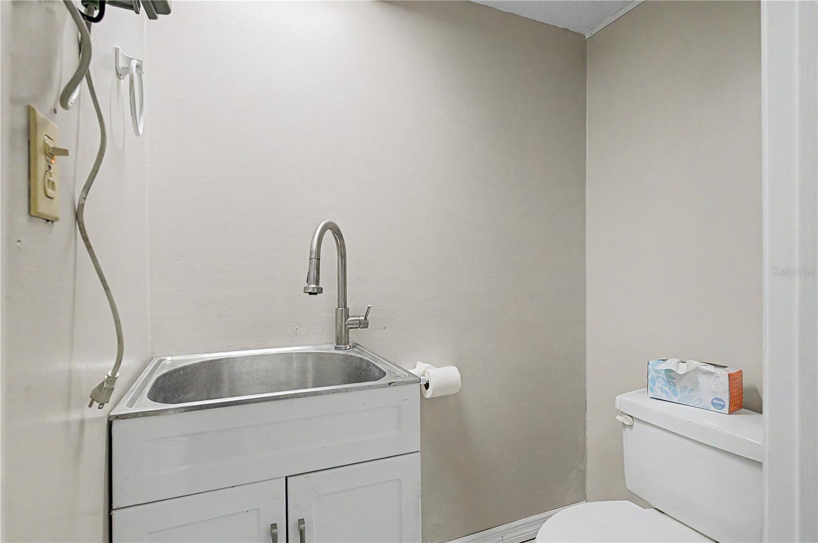 1/2 bathroom