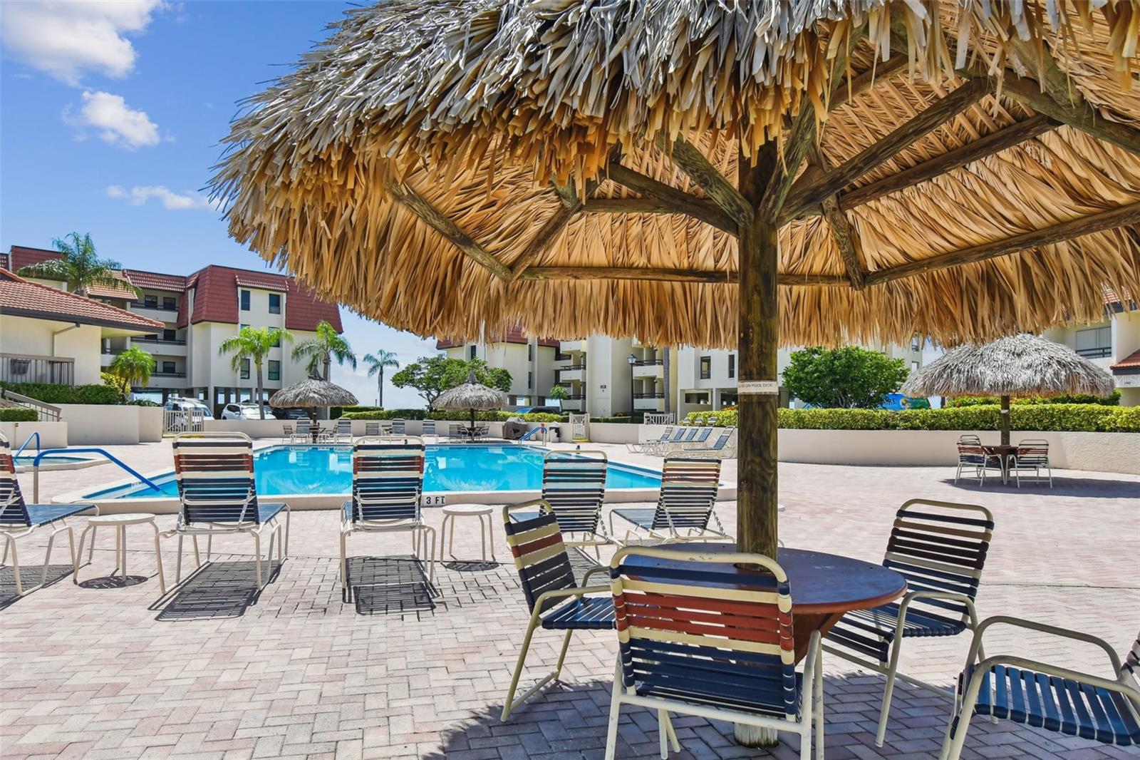 Main pool deck (2)