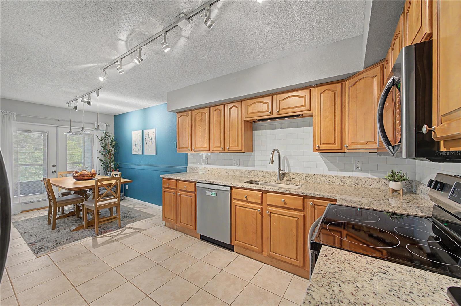 Kitchen/Dining combo