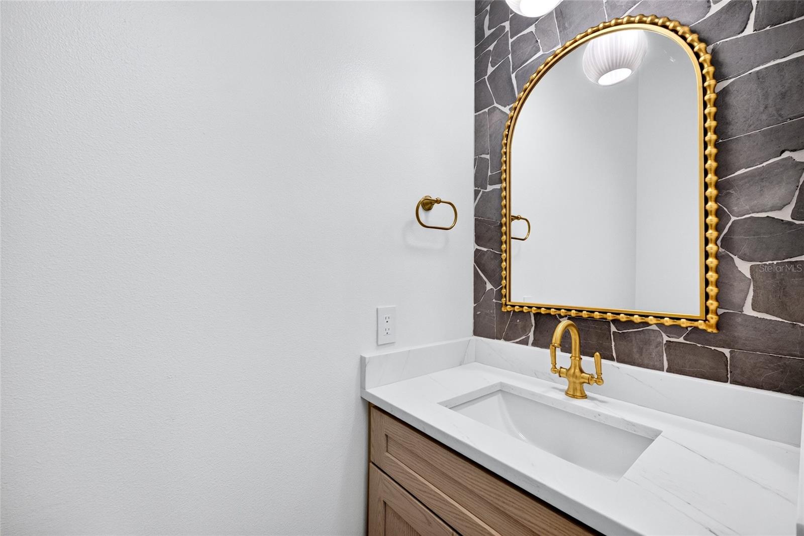 1/2 Bath