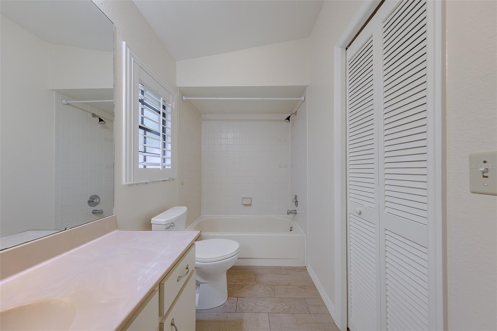 TB8532550