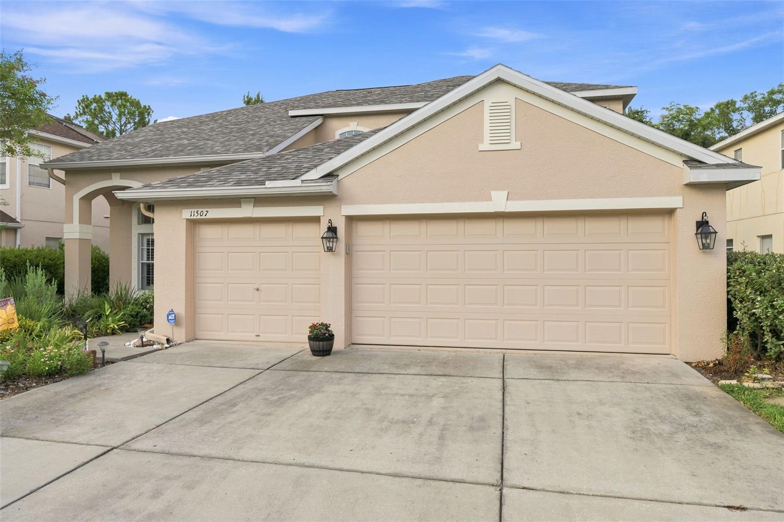 3 car garage!