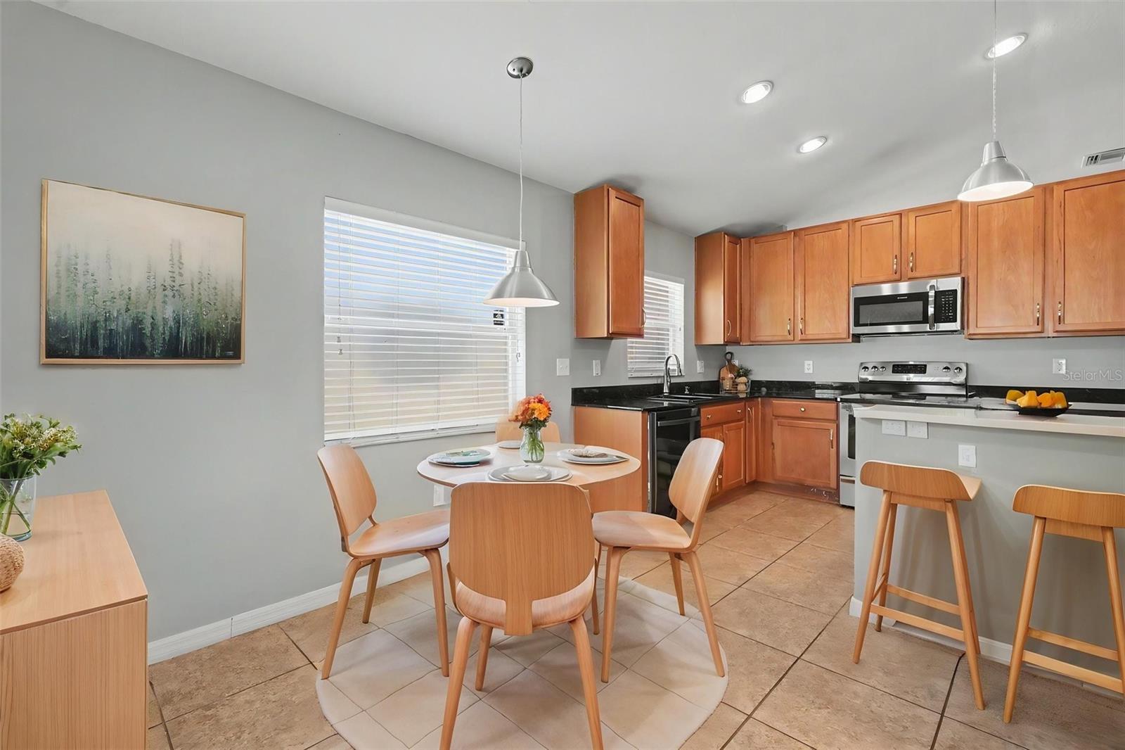 Dinette & Kitchen