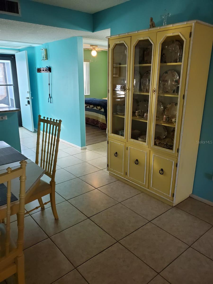 Dining cabinet