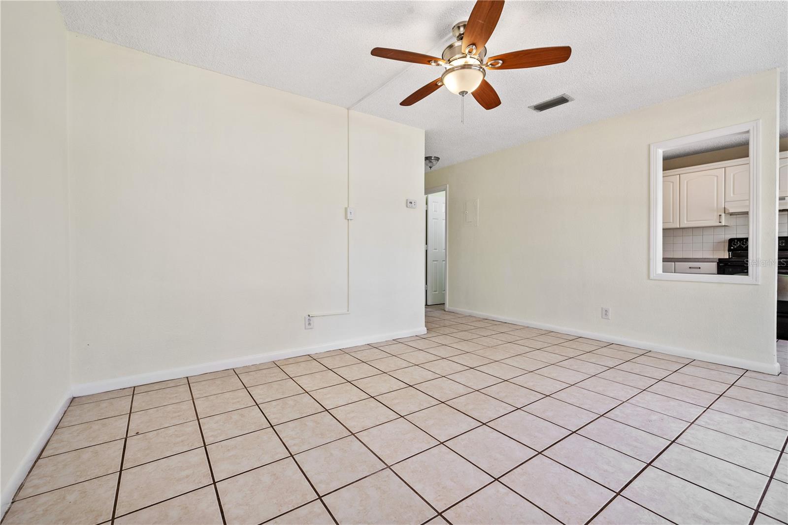 Entrance/Family Rm