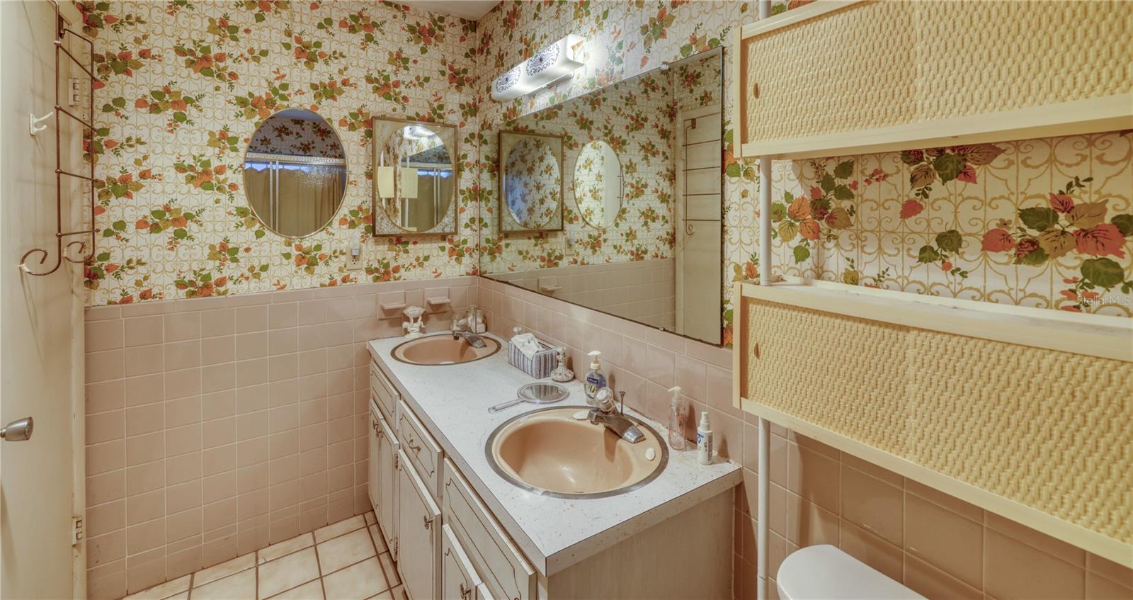 Ensuite Bath - Dual Sinks