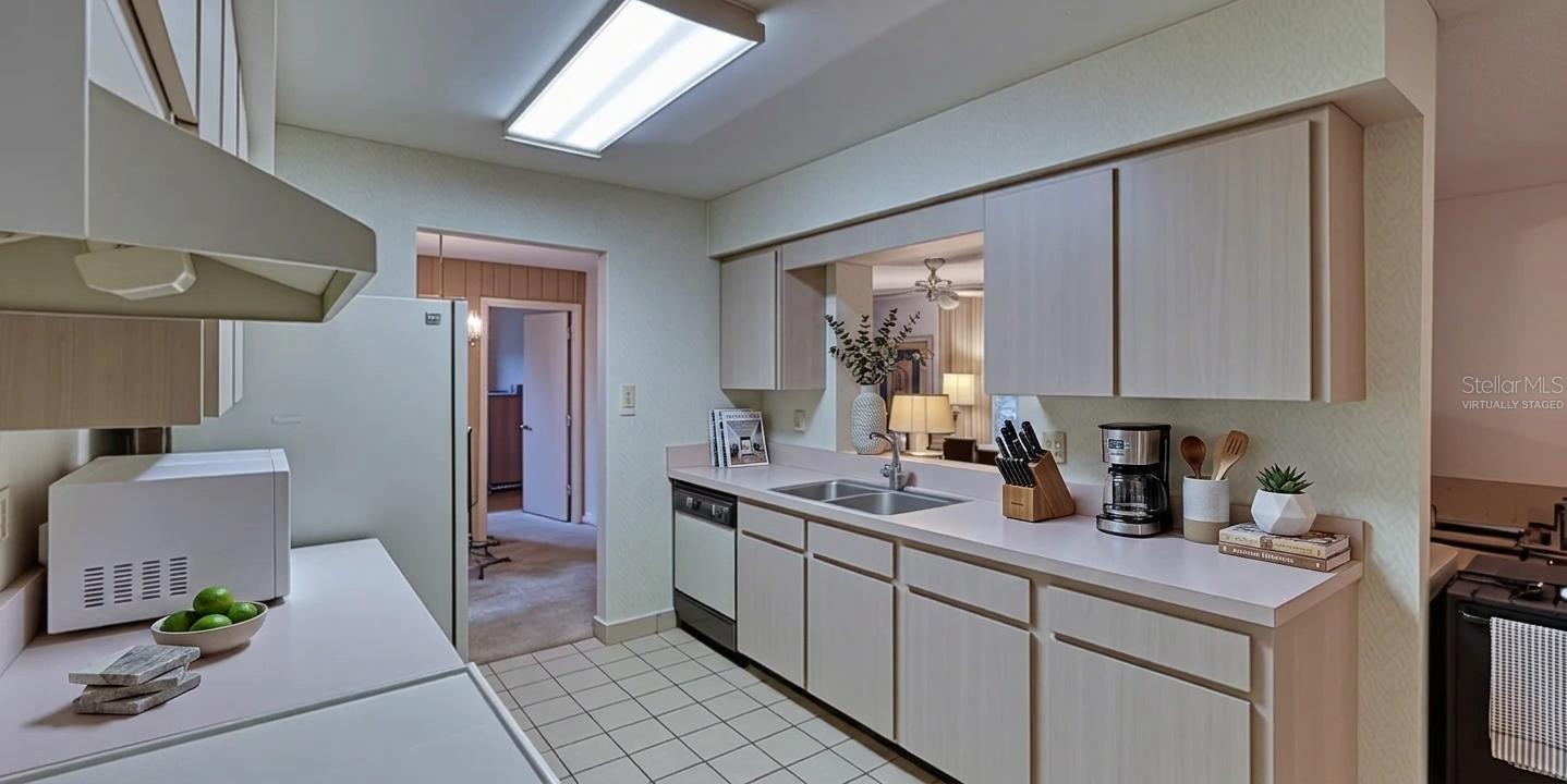 Kitchen (Virtually Staged)