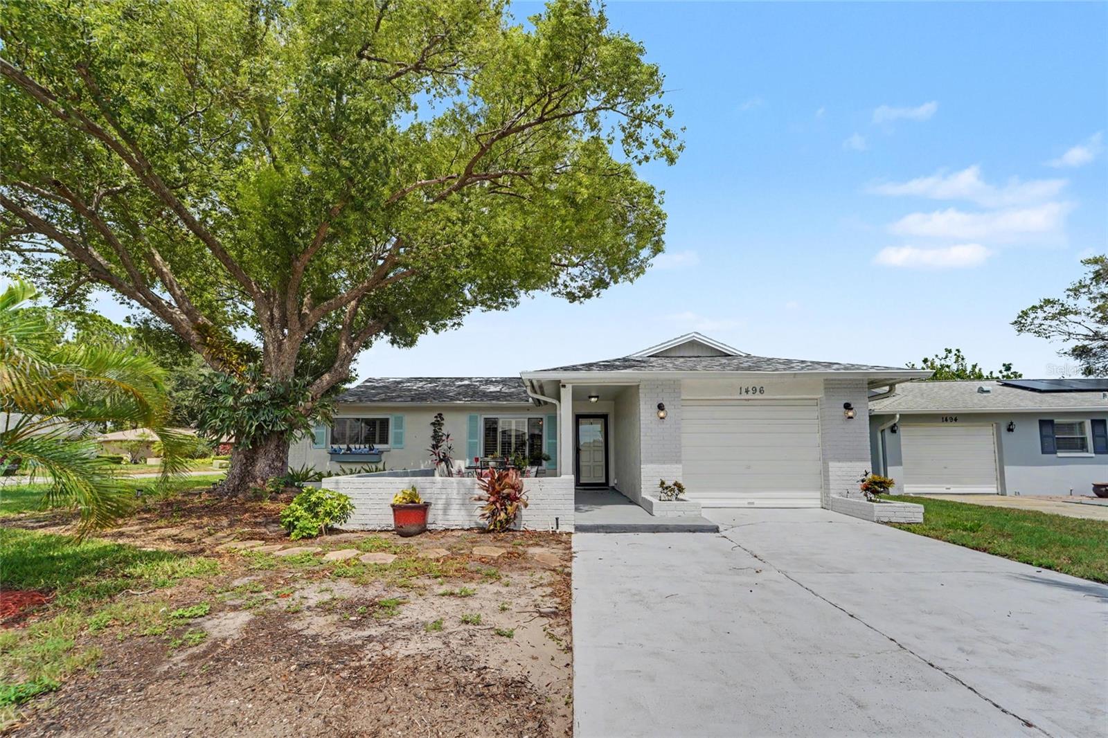 Welcome to 1496 Queen Anne Dr.