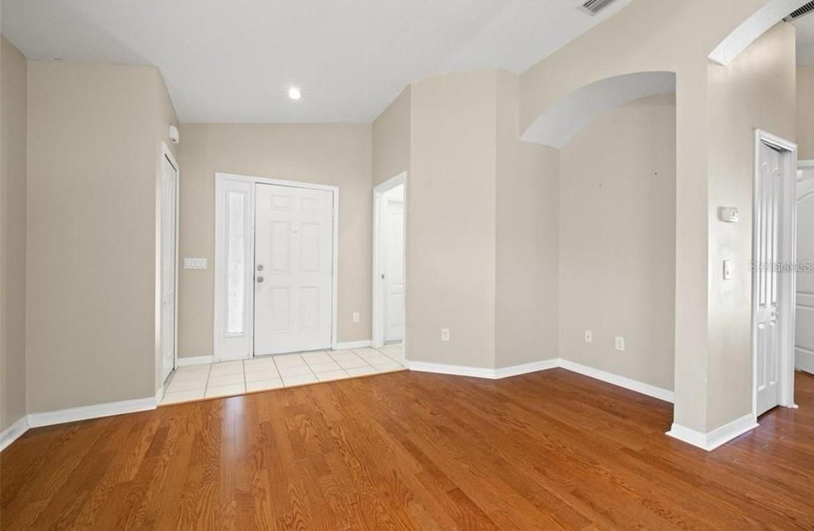 Vacant picture of foyer area, although current home has furniture