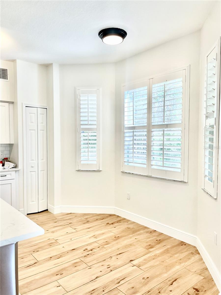 TB8532854