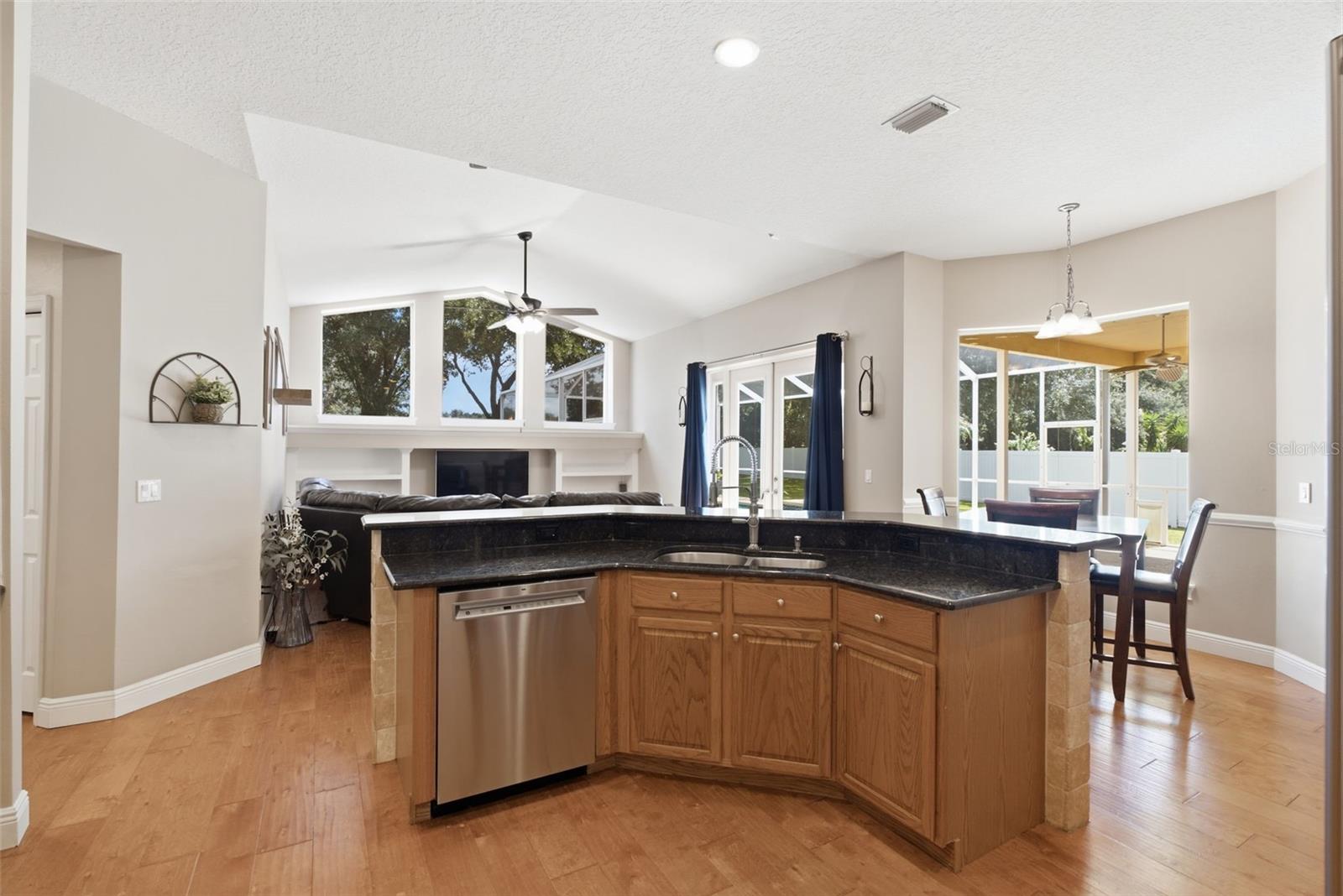 TB8532861