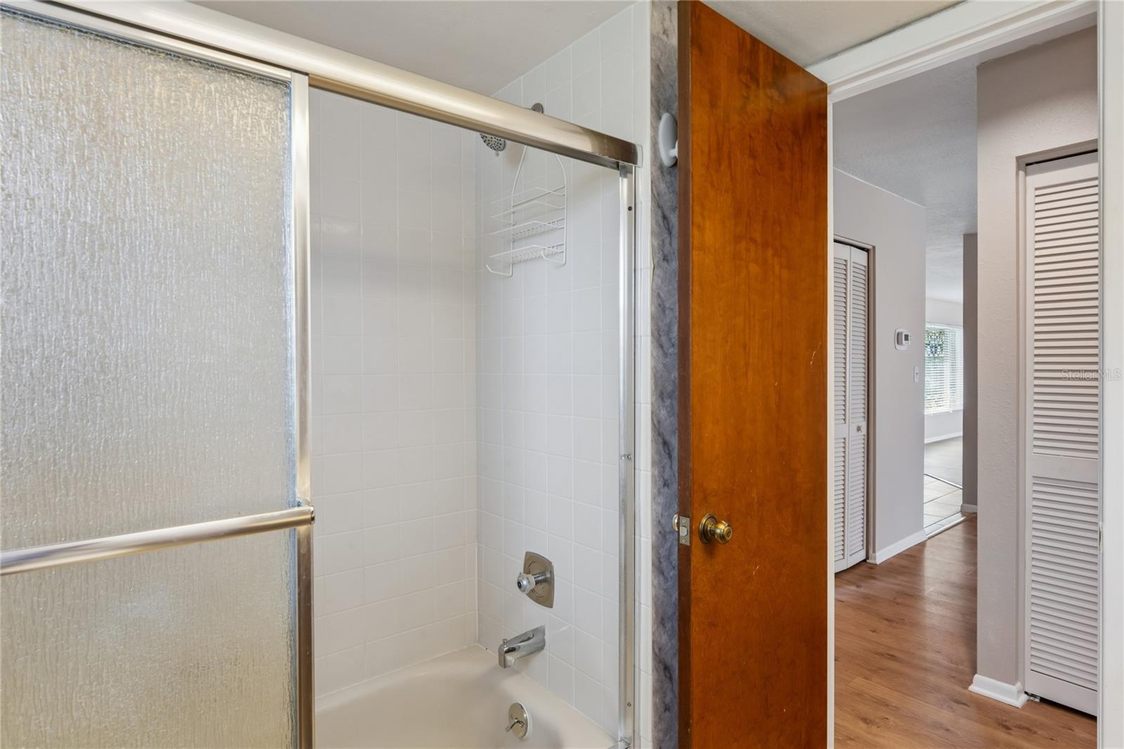 TB8532887
