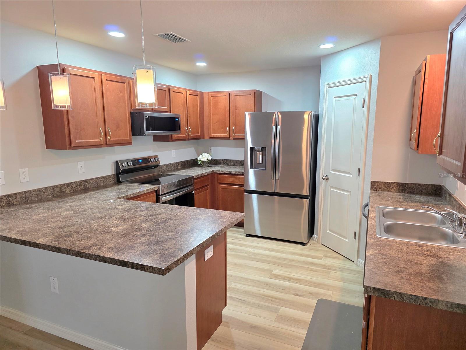 STAINLESS STEEL APPLIANCES