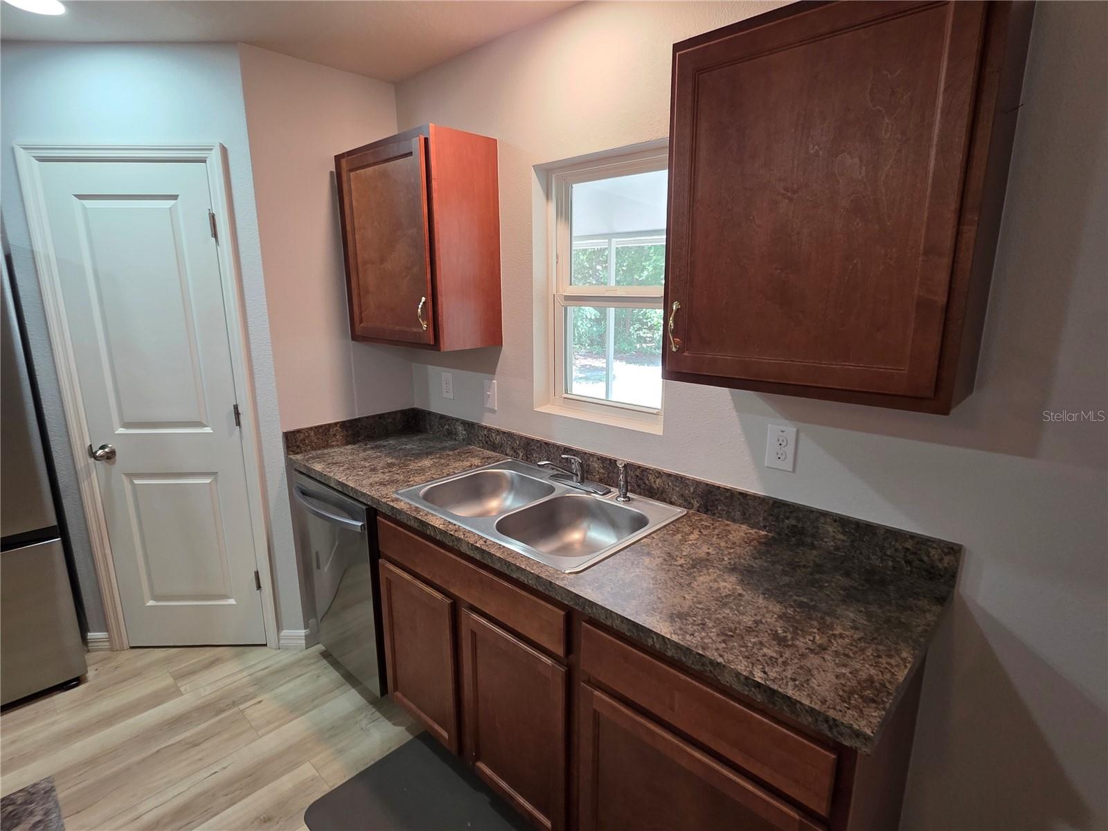 DUAL SINKS